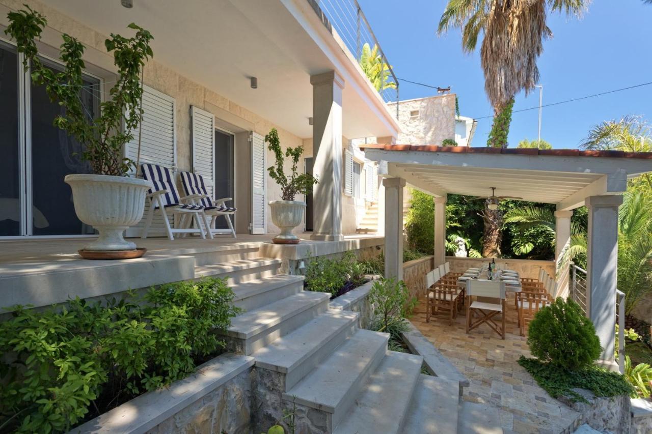Sano * Hvar Town