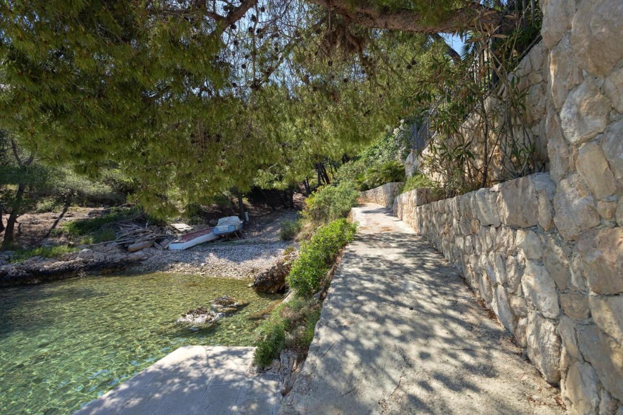 Sano Hvar Town